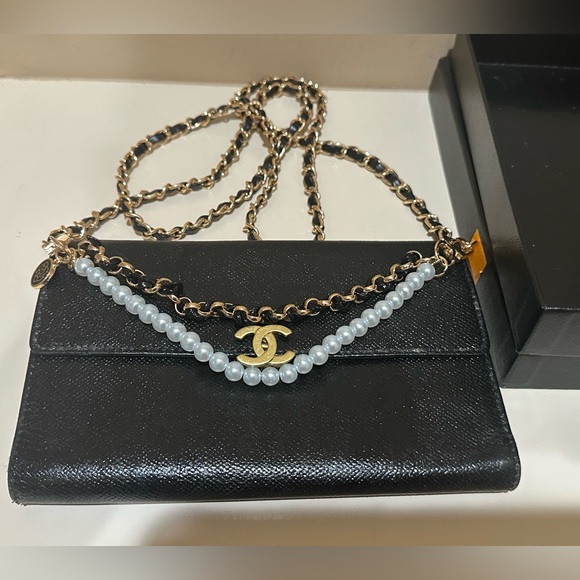 Chanel Large Caviar Vintage Wallet/Mini Bag with Box *Flawed* - Picture 2 of 13